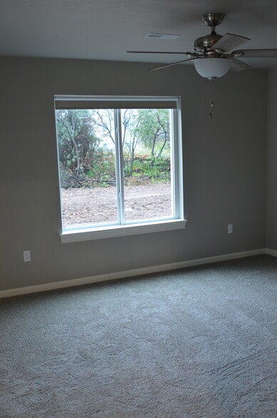 Building Photo - 301 Valley Rd