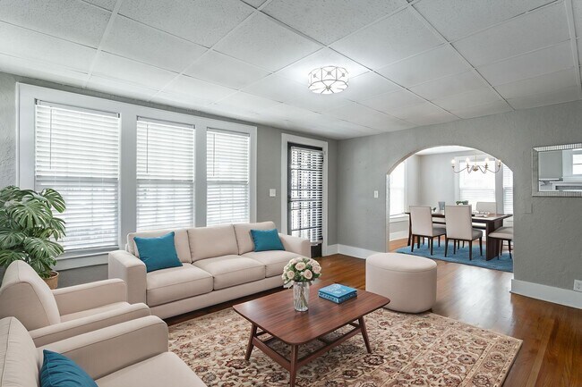 Building Photo - MOVE IN SPECIAL $1000 OFF 1ST MONTH'S RENT...