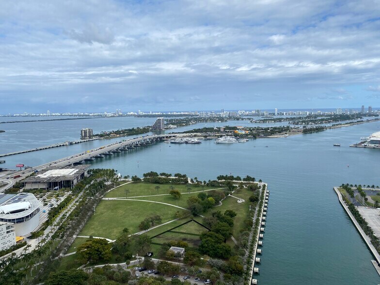 Building Photo - 888 Biscayne Blvd