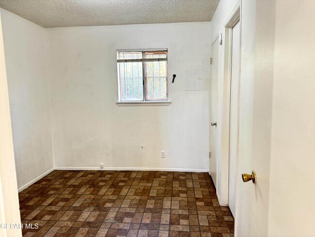 Building Photo - 7167 N Loop Dr