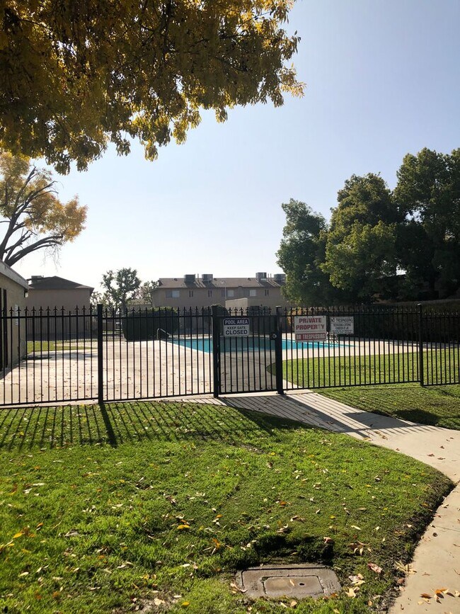 Building Photo - 3600 Sampson Ct