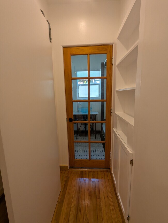Building Photo - 1549 Baxter St