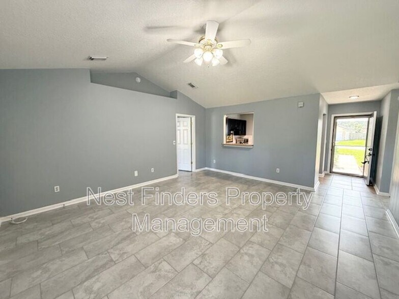 Building Photo - 1921 Willesdon Dr W