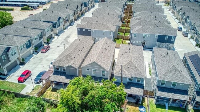 Building Photo - 16012 Oregon Oak Dr