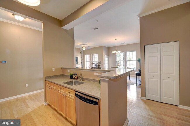Building Photo - 4951 Brenman Park Dr