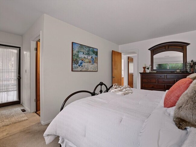 Building Photo - 1470 Vondelpark Dr