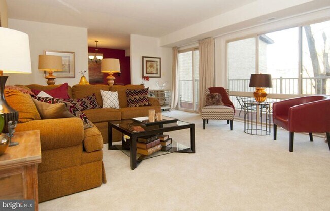 Building Photo - 6100 Bellinham Ct
