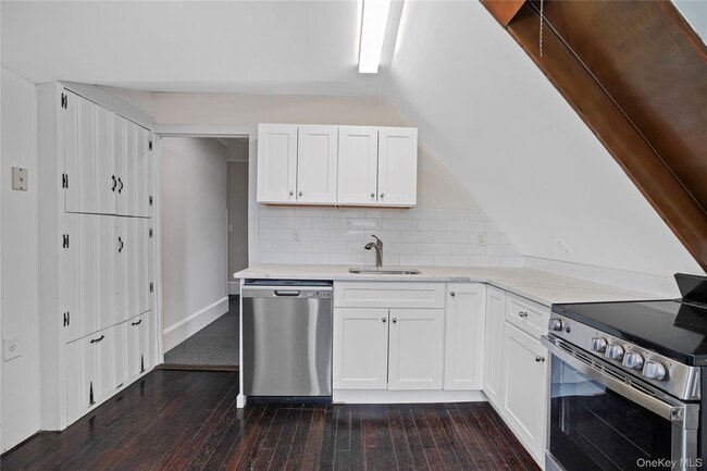 Building Photo - 9 Ridgeview Ave