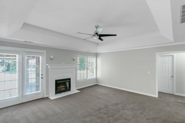 Building Photo - Don’t Miss This Beautiful 4BR/2BA Home wit...