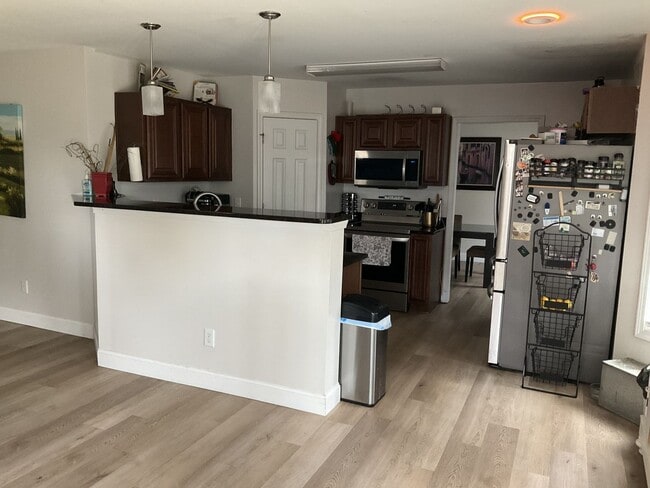 Building Photo - Beautiful 4 Bedroom/  2.5 Bath located in ...