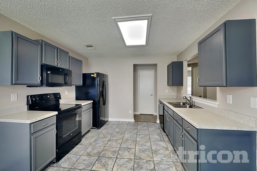 Building Photo - 8030 Falcon Meadow Dr