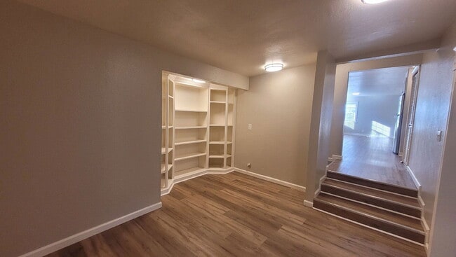 Building Photo - 643 NE Channon Ave