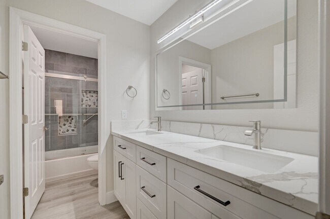Building Photo - Remodeled Single Story, 4 Bedroom Home in Desert Shores