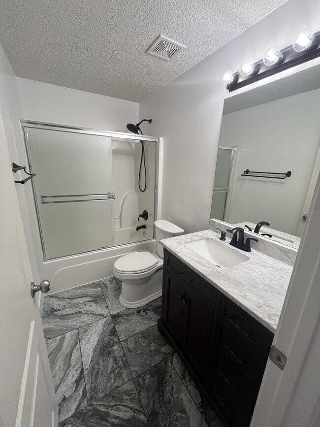 Building Photo - 723 Iron Horse Dr