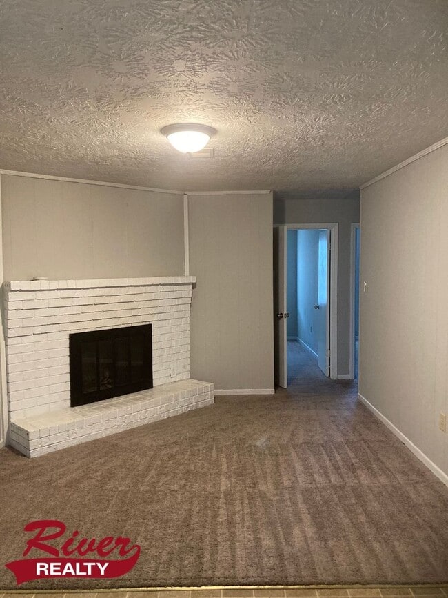 Building Photo - 3 Bedroom 2 Bath House with Double Garage ...