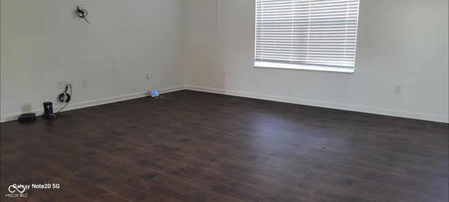 Building Photo - 570 Freedom Dr