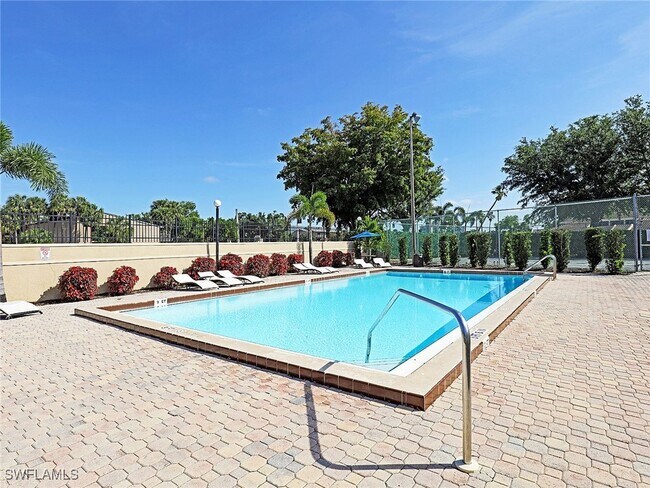 Building Photo - 5319 Summerlin Rd