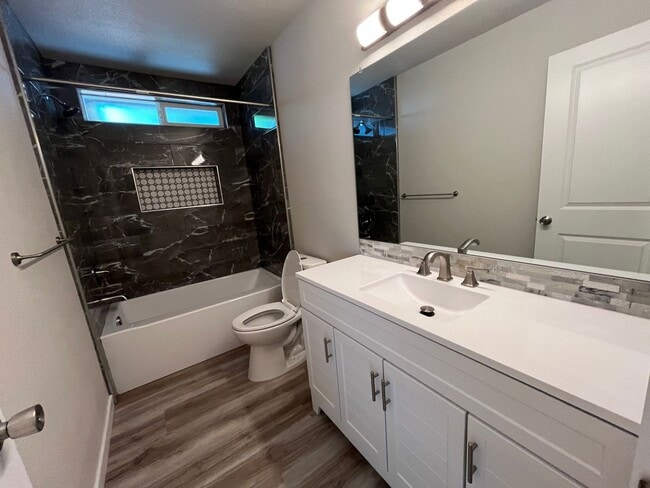 Building Photo - Remodeled cozy home in North Redding!