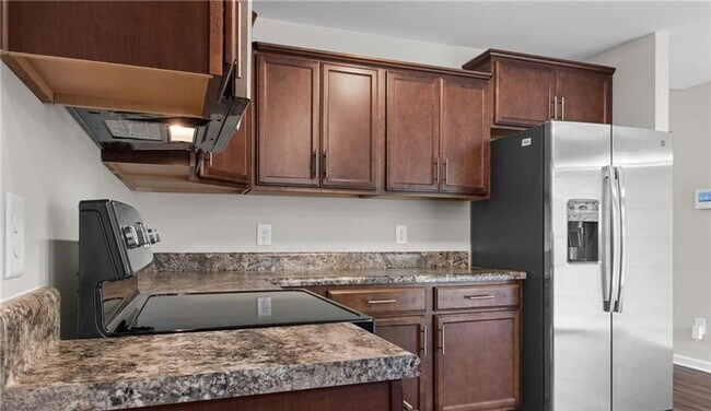 Building Photo - 1595 Rossmore Dr