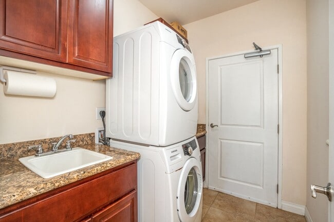 Building Photo - Beautiful Fully Furnished, 2 Bed, 2.5 Bath Kai Ani Village Townhome with Saltwater Pool