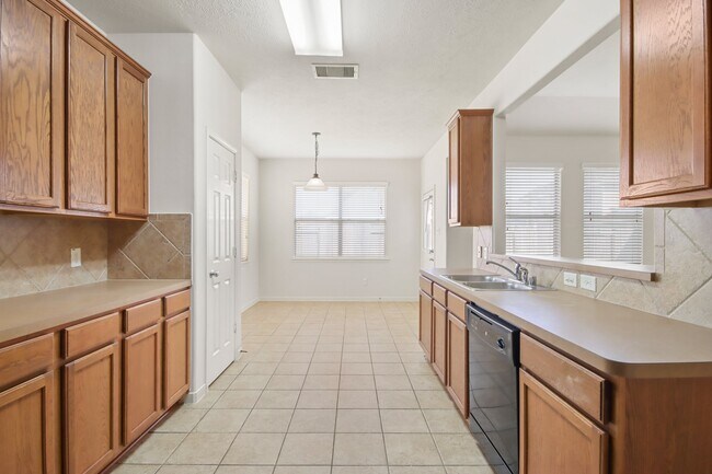 Building Photo - 15114 Cave Creek Dr