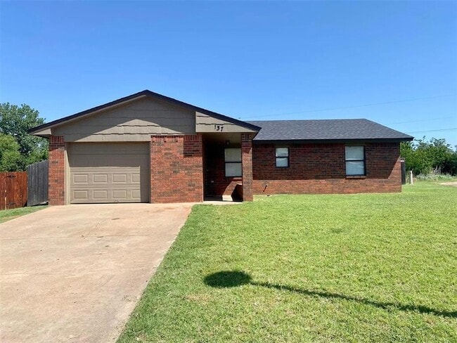 Building Photo - 137 Elmwood Ave