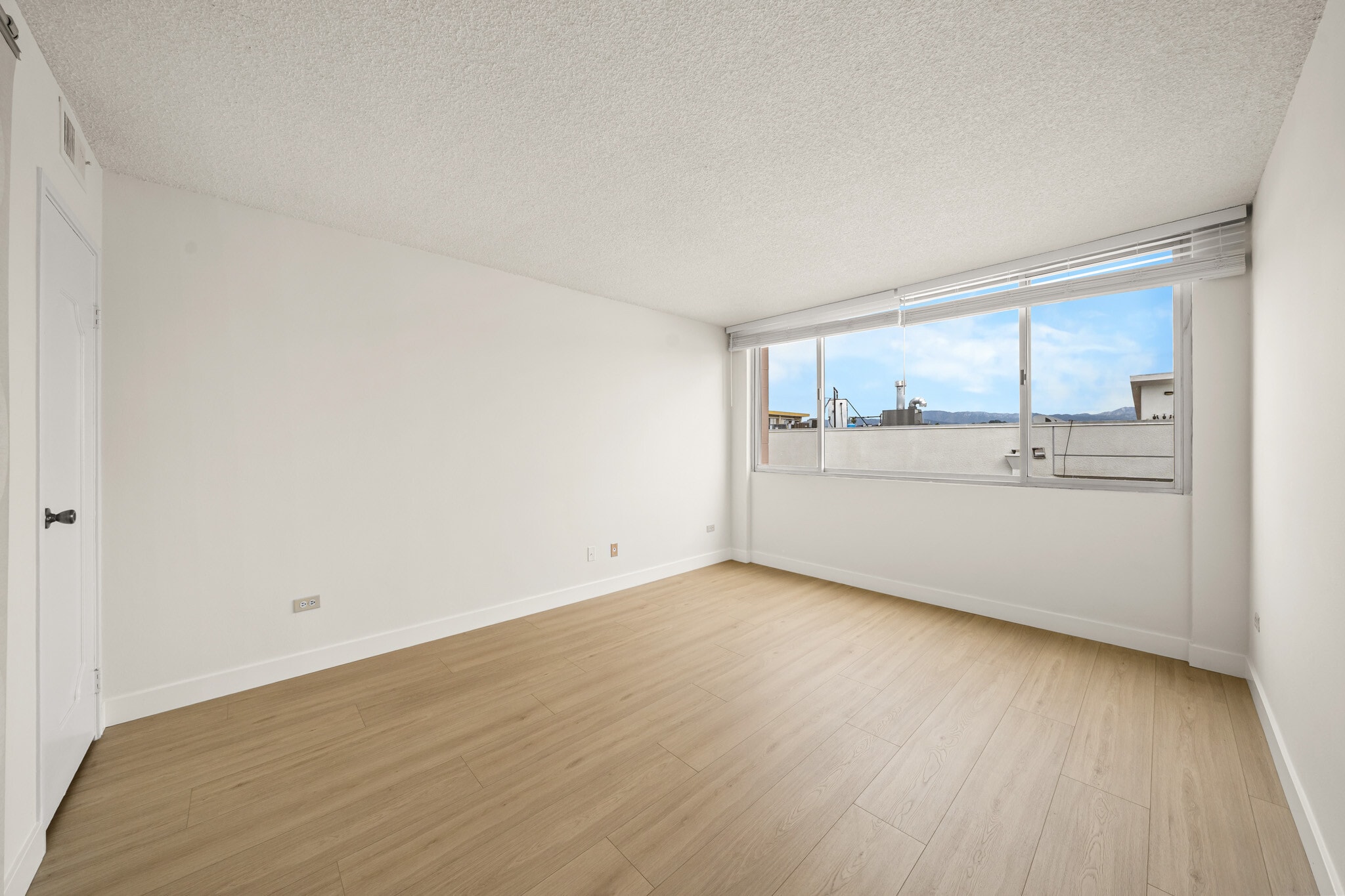 Building Photo - 421 S La Fayette Park Pl