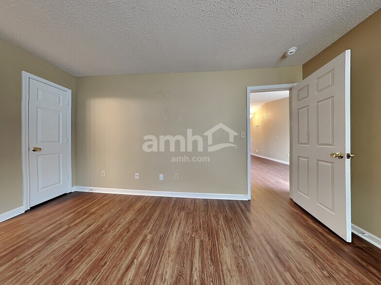 Building Photo - 15260 Fawn Meadow Dr
