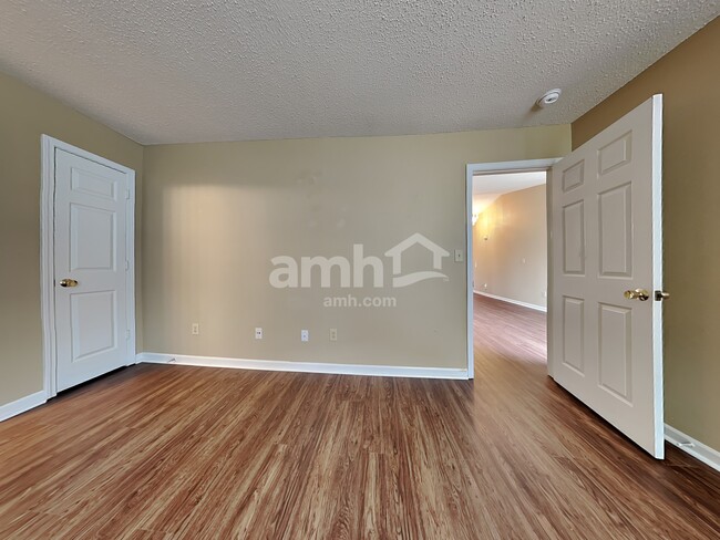 Building Photo - 15260 Fawn Meadow Dr