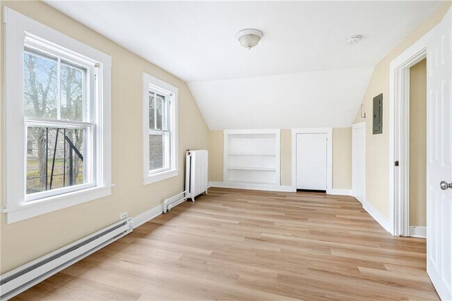 Building Photo - 427 Spring St