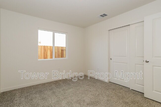Building Photo - 2033 Stargate Dr