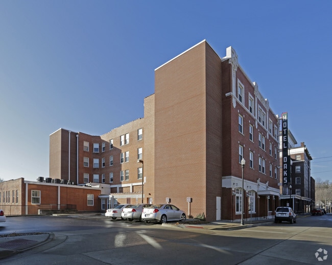 Oaks Apartments Excelsior Springs, MO Apartment Finder