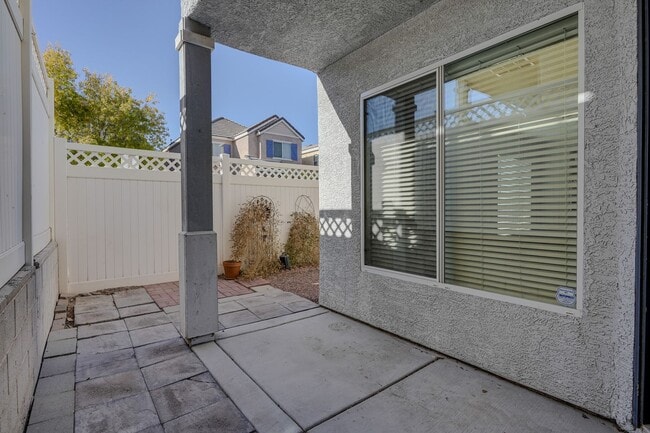 Building Photo - Gated Townhome with Strip Views from the Balcony!