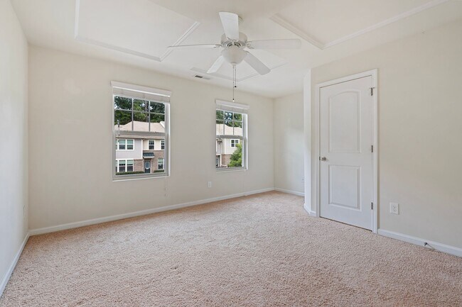 Building Photo - 2 Bedroom, 2.5 Bath townhome in Thompson Ridge with new LVP flooring downstairs.