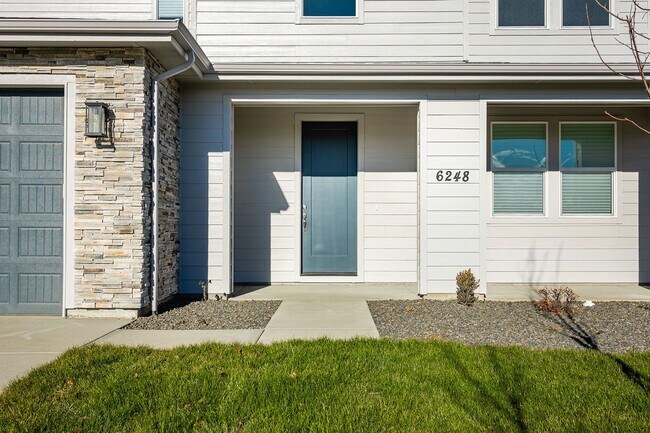 Building Photo - Brand New Home in an Amenity Filled Neighborhood