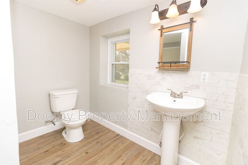 Building Photo - 278 Hollywood Dr