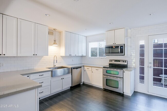Building Photo - 4142 E Calle Redonda