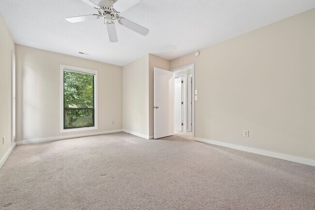 Building Photo - 101 Walden Dr