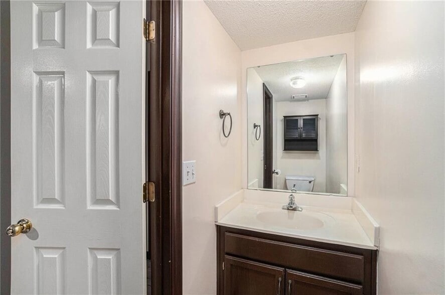 Building Photo - 1853 Chickadee Dr
