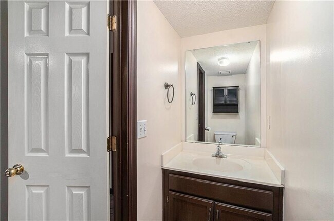 Building Photo - 1853 Chickadee Dr