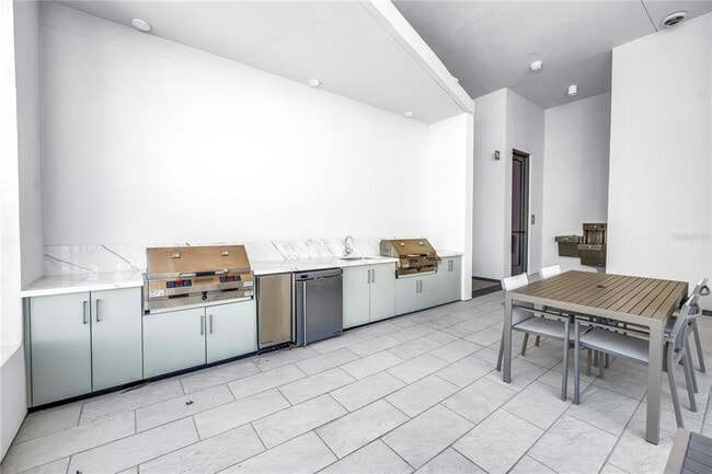 Building Photo - 275 1st Ave S