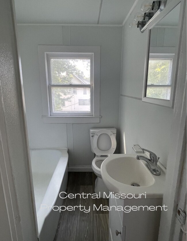 Building Photo - 200 E Gay St