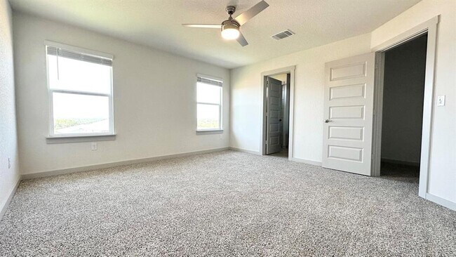 Building Photo - 2312 Tucker Ln