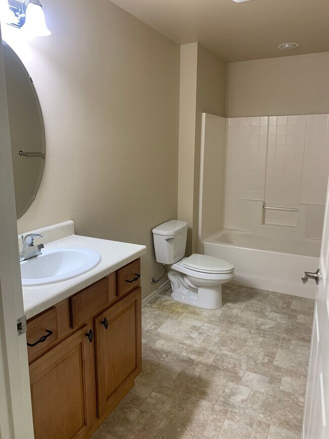 Building Photo - 3 Bedroom Poulsbo Home!