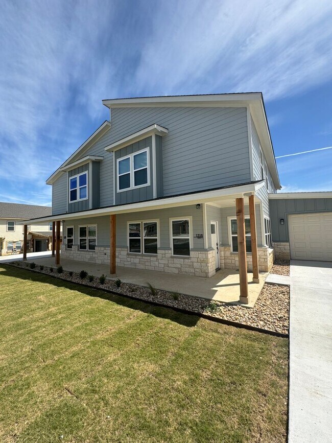 Building Photo - Beautiful modern Townhome in Peaster ISD NO Water Bill -  Fenced Yard - GATED: Spring Move in Spe...