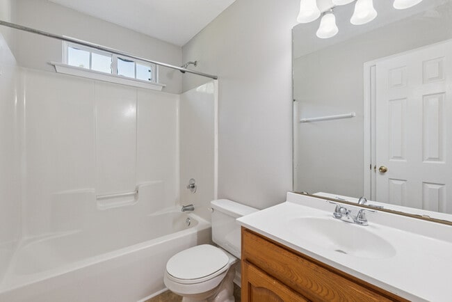 Building Photo - Beautiful ranch style home 3bed 2 bath wit...