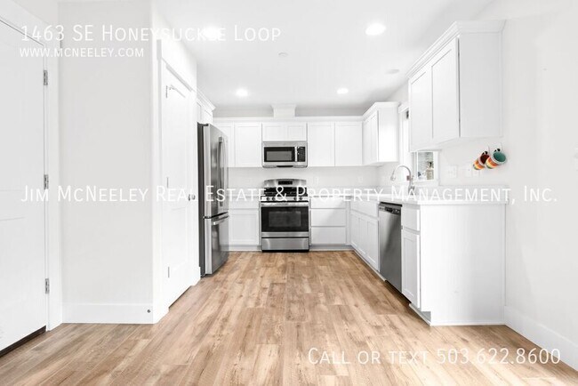 Building Photo - 1463 SE Honeysuckle Loop
