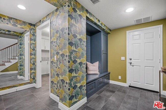 Building Photo - 2584 Bungalow Pl