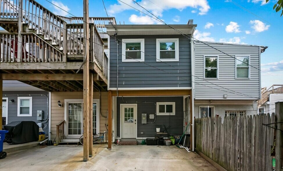 Parking Pad - 106 E Clement St