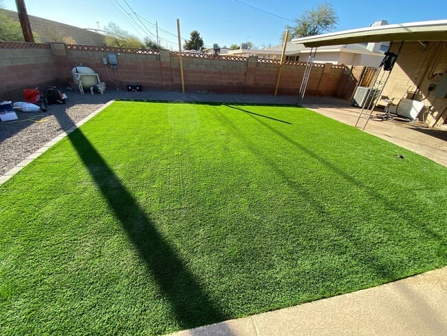 Building Photo - 5 Bed/3 Bath With Pool Backing the 60